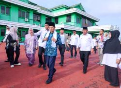 Silaturahmi ke Kanwil Kemenag Kepri, Menag Nasaruddin Tanam Pohon dan Tinjau Gedung PTSP