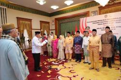 Gubernur Ansar Kukuhkan Pengurus Purnabakti Kepri, Kontribusi Moral, Intelektual dan Sosial untuk Masyarakat